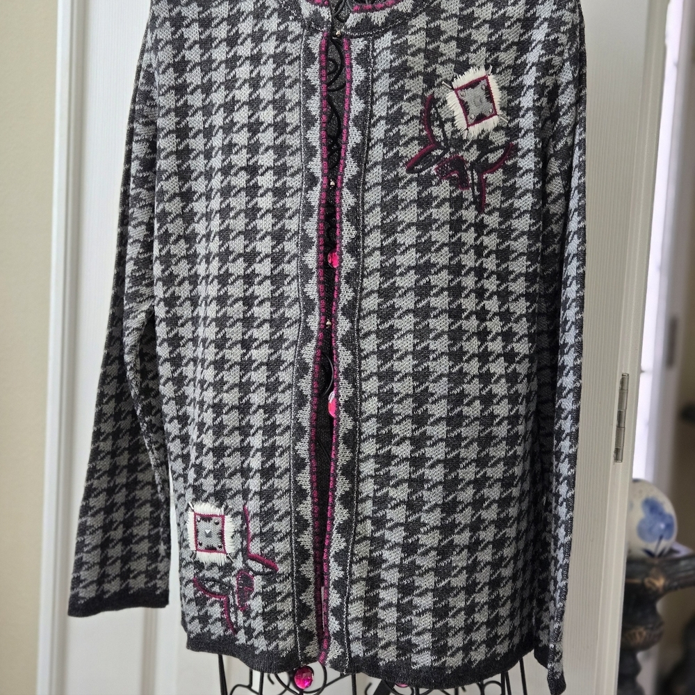 NWT RABE Women's Houndstooth 3 Hook Sweater with Rose Trim Sz 44 (US SZ 14)